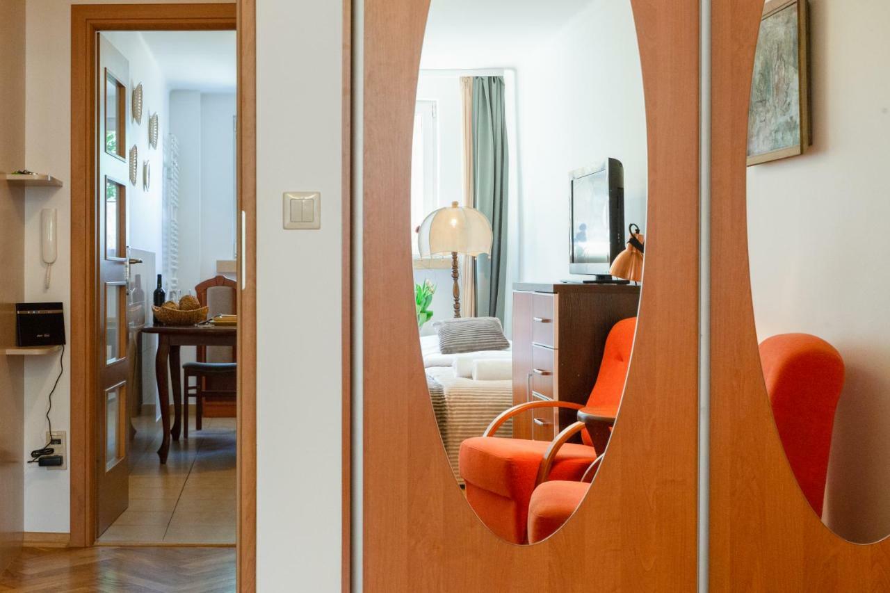 Traditional Apartment Starowislna Street คราคูฟ ภายนอก รูปภาพ